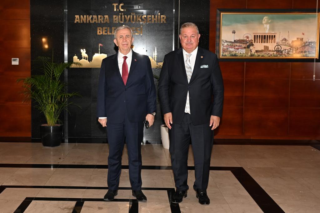 Bugün Ankara Büyükşehir Belediye Başkanı değerli dostumuz Mansur Yavaş'ı ziyaret ederek son yaşanan gelişmeler ve Büyükşehir Belediyesine yönelik operasyon konusunda fikir teatisinde bulunduk.
 Yargı bağımsızlığının korunması ve her türlü hukuksuzluğun önüne geçilmesi artık