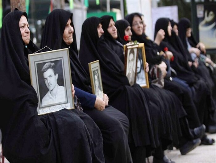 هر مادر شهید، خود یک قهرمانِ

#فریاد_تاریخ 
#دفاع_مقدس