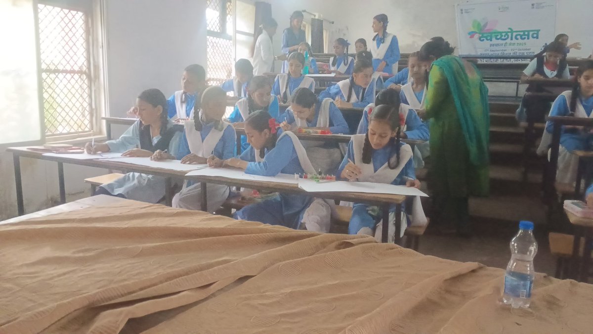 ULB-802435
स्वच्छता ही सेव कार्यक्रम अतंर्गत एम.एल.बी स्कूल की छात्राओं द्वारा स्वच्छता एवं नशा मुक्ति के लिए जागरूकता हेतु पेटिंग द्वारा संदेश दिया |
#SwabhavSwachhata #SHS2025 #SanskaarSwachhata #SwachhataHiSeva2025
<a href="/MoHUA_India/">Ministry of Housing and Urban Affairs</a> <a href="/mlkhattar/">Manohar Lal</a> <a href="/urbansbm/">Urban Swacch Bharat Mission, Madhya Pradesh</a> <a href="/SwachhBharatGov/">Swachh Bharat Urban</a>