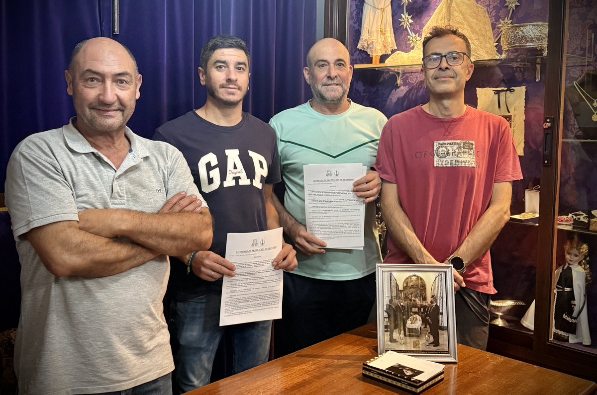 COMUNICADO: Acompañamiento musical. 

Nos complace anunciar el contrato musical con la  <a href="/SinfonicaJaen/">Banda Sinfónica Ciudad de Jaén</a> de #Jaén,  para el acompañamiento musical tras el trono del Santo Sepulcro para el Viernes Santo de 2026. Nuestro agradecimiento a la formación.

#CofradiasMLG #ViernesSanto