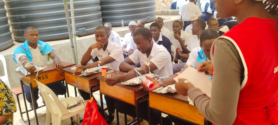RotaryClubofSu2's tweet photo. ✨🩸 Day 2 Impact – #WEEKOFIMPACT 🩸✨

Today at Kyaddondo Secondary School, we witnessed the power of compassion in action. Students, Rotarians, and community members came together and donated an incredible 250 units of blood collected

 #SavingLives https://t.co/MWFPkQ48ie