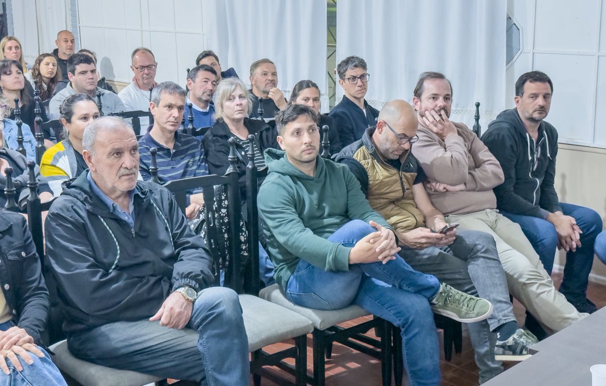 👉🏼 Con el Presidente Alterno del PJ Córdoba, <a href="/FacuTorresLima/">Facundo Torres</a>, la intendenta anfitriona, <a href="/AquinoJuli/">Julieta Aquino</a>, <a href="/julitarinaldi/">Rinaldi Julieta</a> e intendentes, militantes y dirigentes de todo el departamento, reafirmamos que el futuro se construye desde Córdoba, con organización territorial y unidad💪🏼