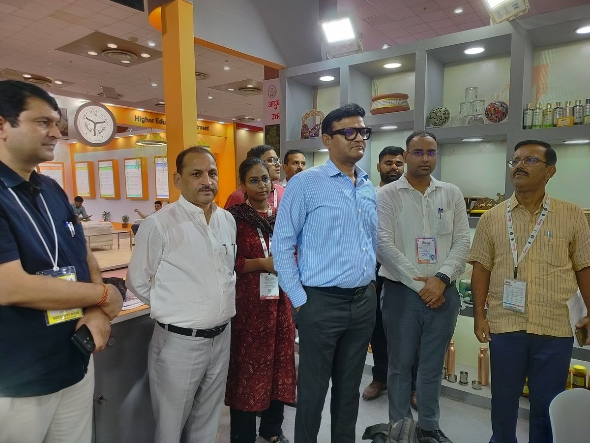 Khadi_UP's tweet photo. आज दिनांक 24.09.2025 को प्रमुख सचिव महोदय, खादी एवं ग्रामोद्योग विभाग,उत्तर प्रदेश शासन , द्वारा यूपी इंटरनेशनल ट्रेड शो 2025 में स्थापित उत्तर प्रदेश खादी तथा ग्रामोद्योग बोर्ड के स्टॉल का निरीक्षण किया गया एवं आवश्यक दिशा निर्देश दिए गए।
#upinternationaltradeshow2025 https://t.co/Kuzf8dvhcA