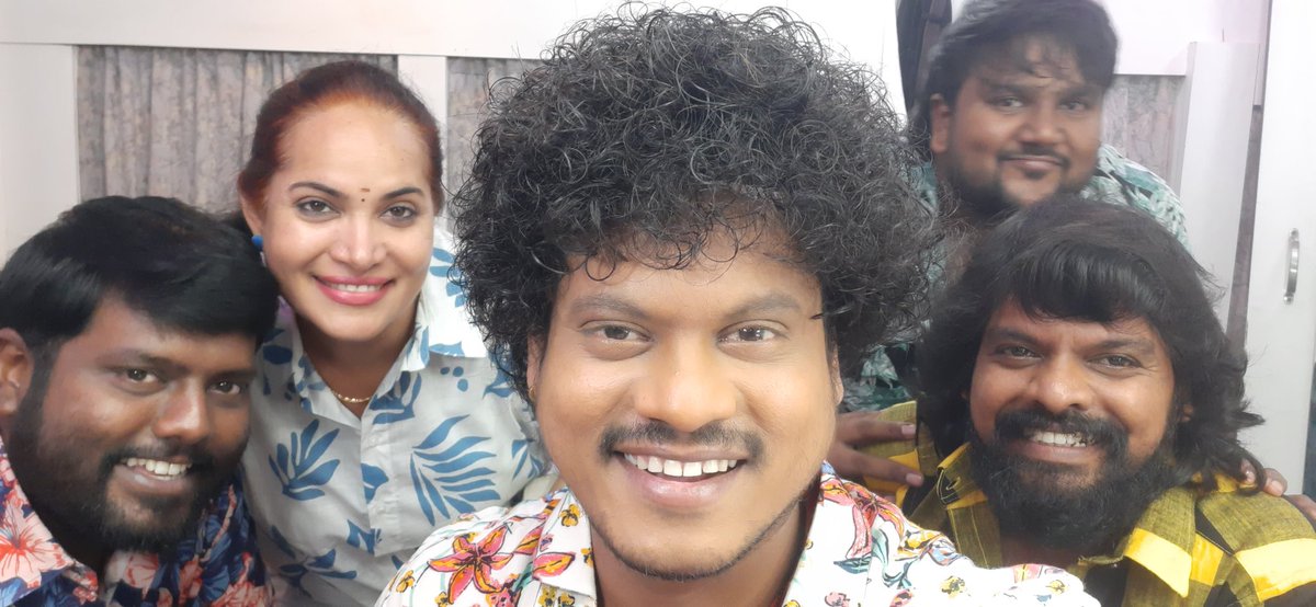 Song shooting alaparaigal with pugazh team