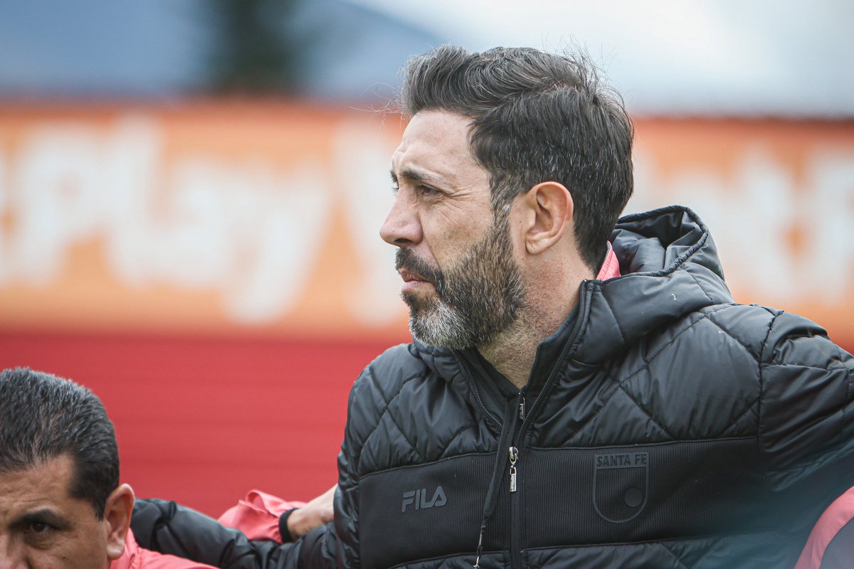 InfoCardenal10's tweet photo. #Interactuemos Leones, ¿Consideran que Jorge Bava debe dirigir esta noche el equipo en su partido de Copa o debe iniciar el interinato esta noche en el cuerpo técnico del León? https://t.co/WhD10sueF2