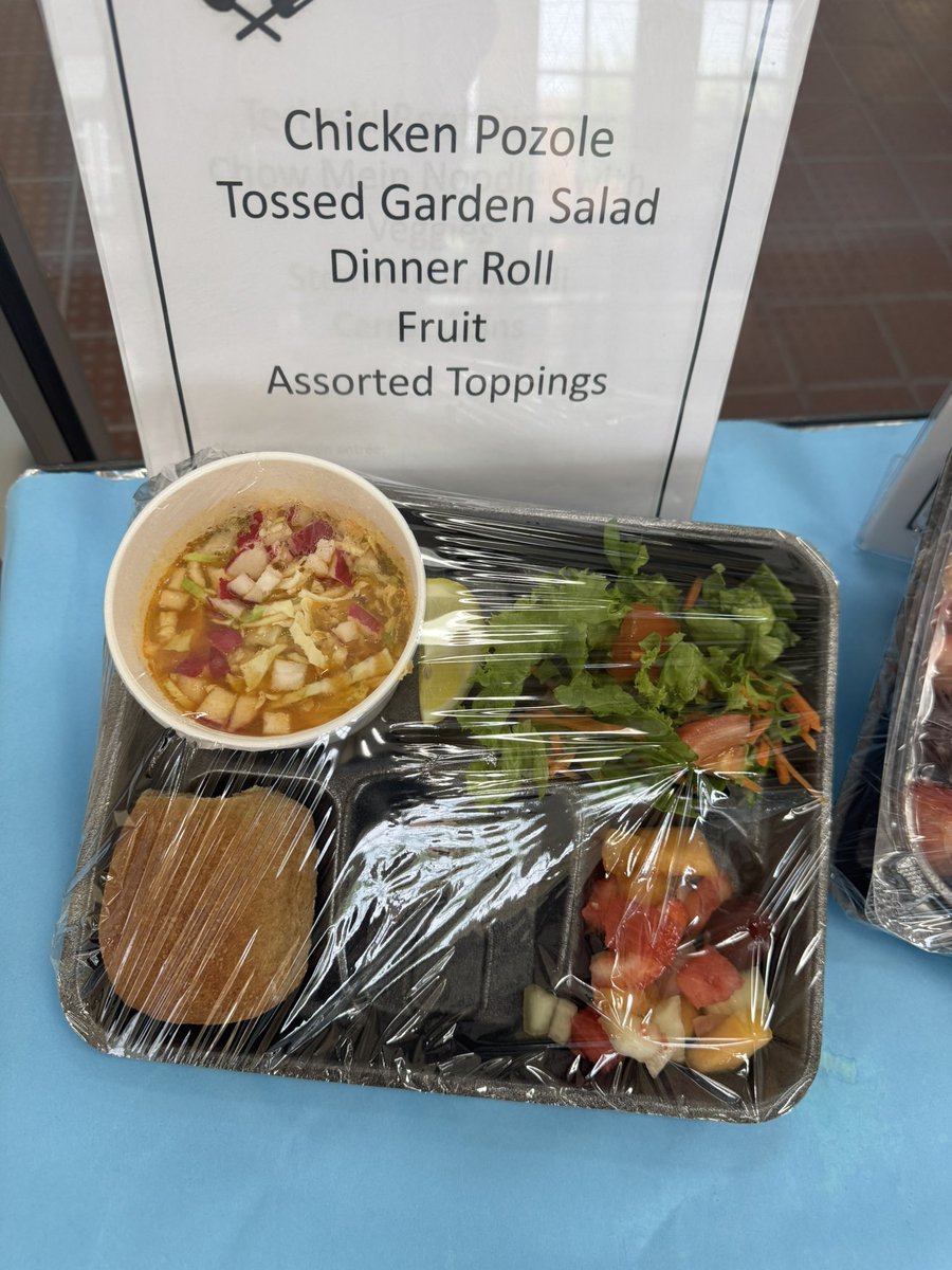 badillo_mrs's tweet image. 🌧️ Nothing hits the spot on a rainy day like a warm bowl of comfort! 🥣 Huge thanks to our cafeteria team for serving up delicious pozole today—it’s the perfect weather for it! 💙✨ #RainyDayVibes #CafeteriaLove @DelValleES_YISD