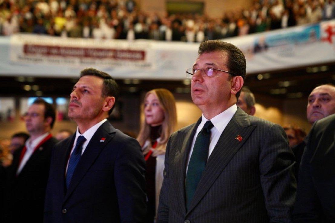 Olağanüstü İl Kongremizde İstanbul İl Başkanımız olarak yeniden seçilen Sayın Özgür Çelik’i ve il delegelerimizi tebrik ederim.
Yetkisiz mahkeme kararları ve hukuk tanımaz girişimler boşa çıkmıştır. 

Hep birlikte, iktidar hedefimiz doğrultusunda kenetlenmiş durumdayız.