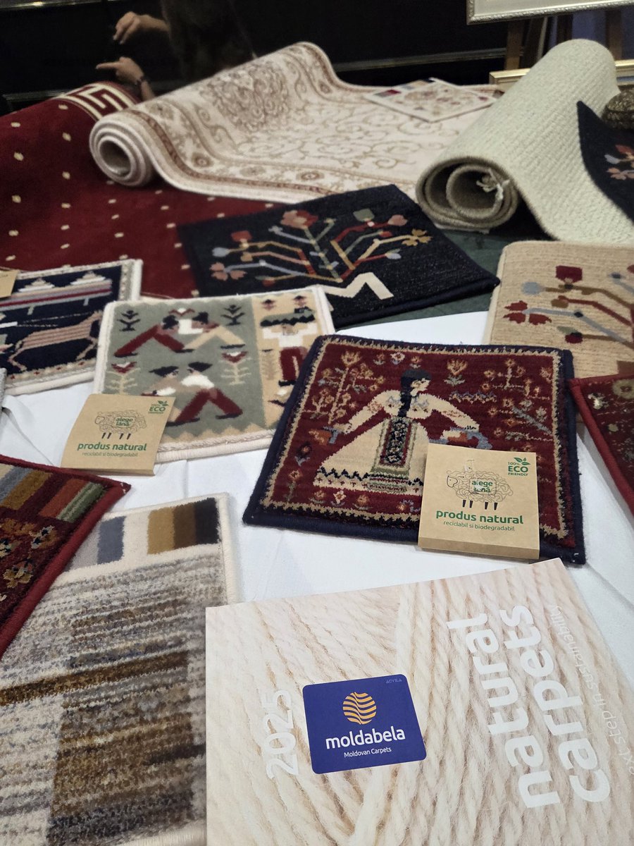 Echipa <a href="/sofia_amb/">Romania in Sofia</a> a fost in corpore alaturi de colegii moldoveni la receptia de Ziua Nationala. Am dat, si la Sofia, impreuna un semnal puternic pt viitorul european al fratilor nostri de peste Prut inaintea alegerilor cruciale pentru ei si pt securitatea Europei. 
<a href="/MAERomania/">Ministry of Foreign Affairs of Romania 🇷🇴</a>