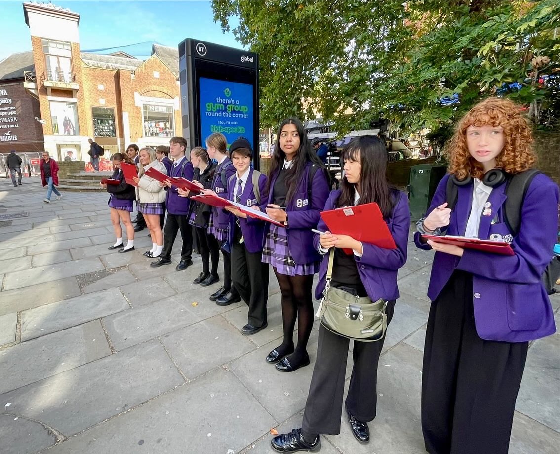 OrielHighSchool's tweet image. Our Year 11 Geographers had a lovely day in Guildford today, investigating urban regeneration and having a cheeky @NandosUK and a @Primark shopping spree 💜🍗🛍️🌎💜 #TeamGeography #FieldTrip #WorkFoodAndShopping