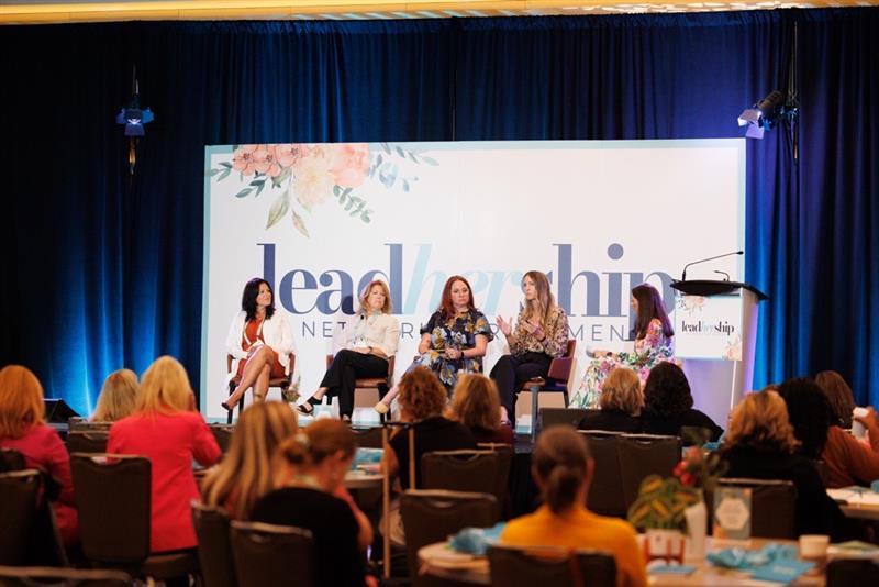 daleadhership's tweet photo. ✨ At #Leadhership, we asked our Opening Panel Leadhers: 

What should leaders stop doing to truly flourish this year? 

#WomenInLeadership #FlourishTogether #LeadHERship https://t.co/ioMu6PqKtC