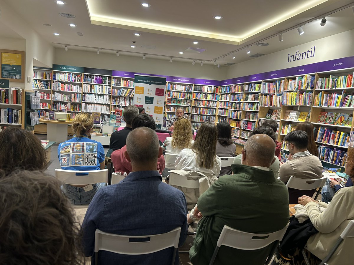 Dice <a href="/marcmarginedas/">Marc Marginedas</a> , que de regímenes políticos contemporáneos sabe un rato, que nunca ha visto la democracia tan en peligro como lo está ahora en todo el mundo. Y lo explica muy bien.

Al final de la presentación en <a href="/casadellibro/">Casa del Libro</a> de Valladolid, voy a tener que comprármelo…