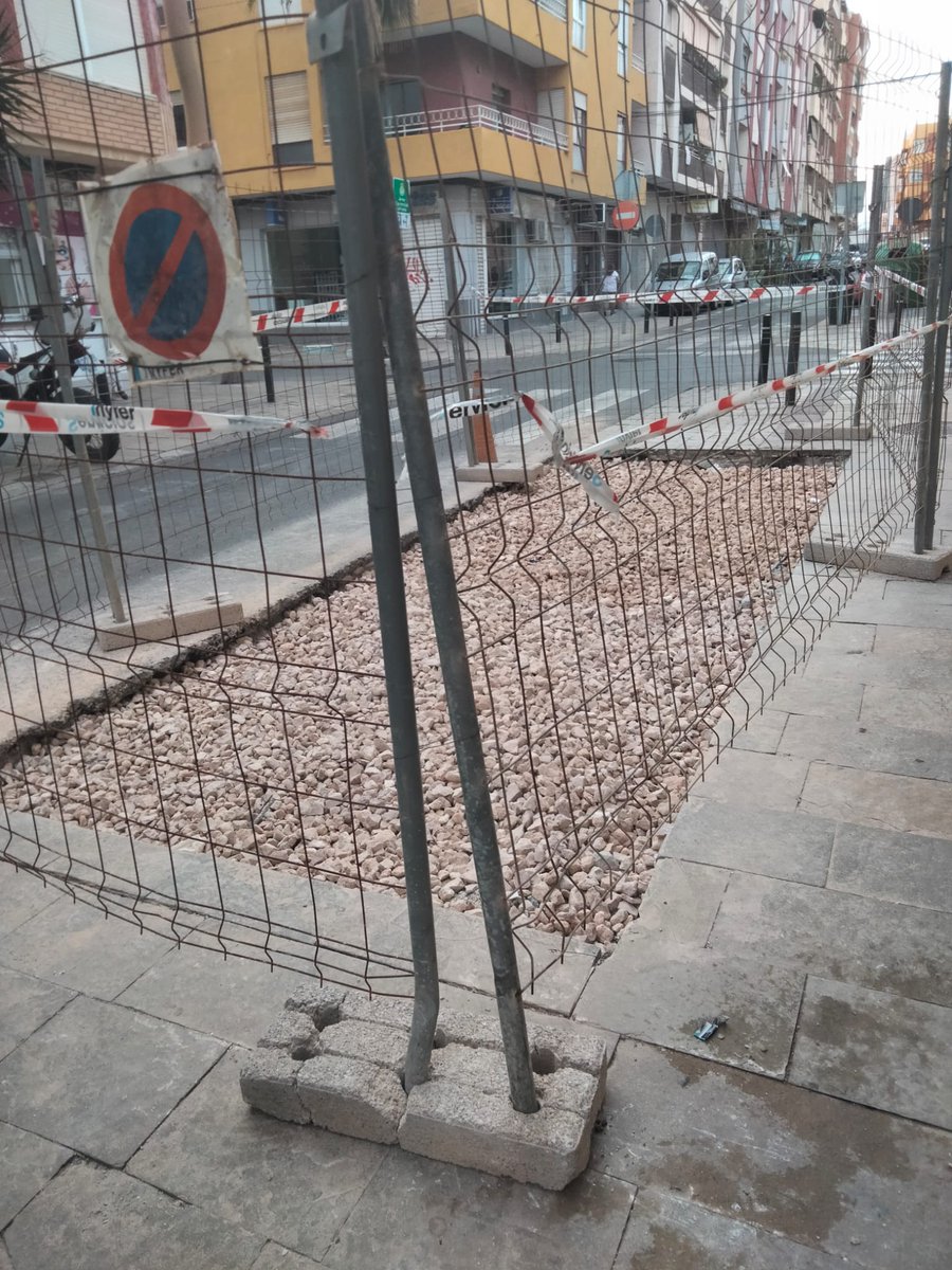 Inútiles al cuadrado... No hay solución en #Torrevieja .