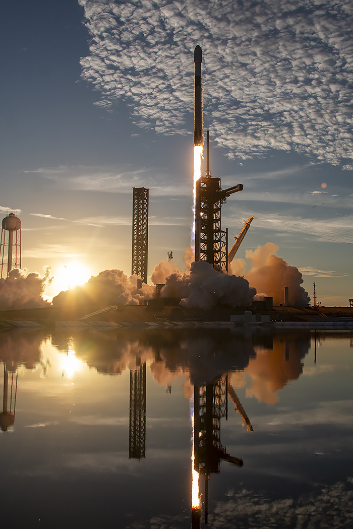 LaunchPhoto's tweet image. Falcon 9 launches IMAP at sunrise