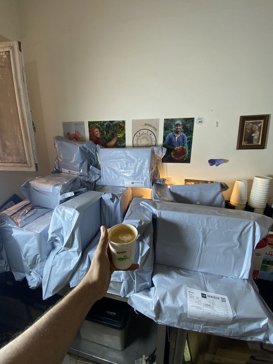 Cinderellaman_2's tweet image. هطلع هدية كبيرة لمدة يومين 
بوكس فيه (موكا بوت او فرينش بريس+كيس قهوة من اختيارك)

ل اكتر حد هييجي على الكوت تويت بتاعته لايكس وريتويتس 🥳

شدو حيلكم معايا كدا عايز افتح الكافية على اخر السنة دي🏋️