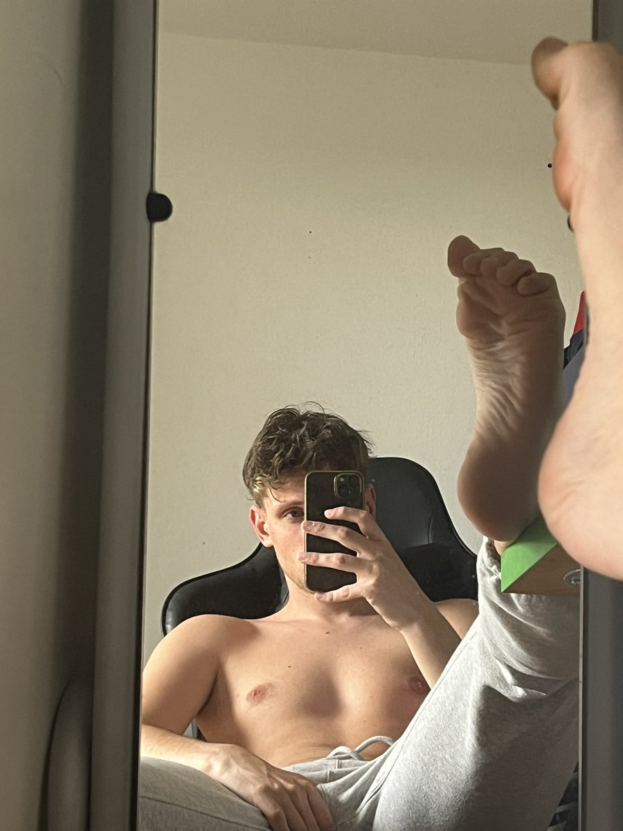 Your master is back.

So be a good little f@g and start sending.

#findom #findomdrain 
#findomgod #findomking #findomfeet #malefeet #footfag #cashmaster #alphamaster #paypig #findomdaddy #cashcow