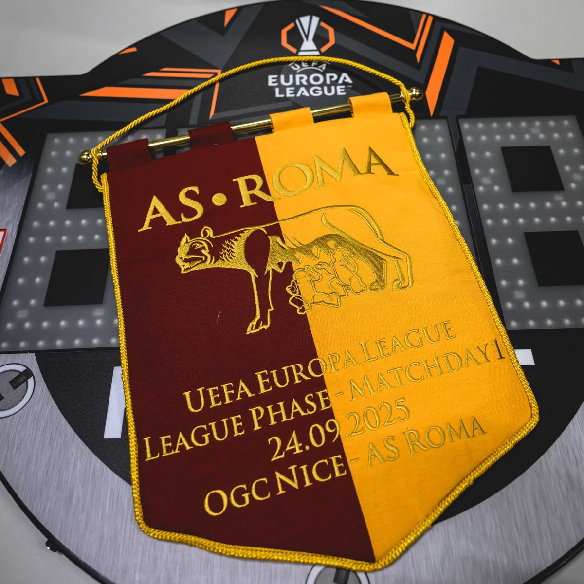 🔴 Ascolta il prepartita in diretta di #NiceRoma!

🎙️ A seguire, la radiocronaca live del match! 

🎧 asroma.com/it/notizie/739…

#ASRoma #UEL