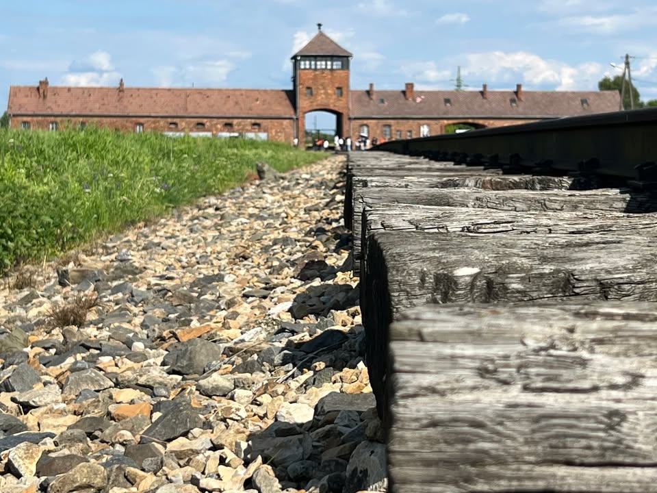 ONLINE LESSON - "Auschwitz. Concentration and Extermination Camp.

The history of #Auschwitz is complex, as the camp combined two functions: a concentration camp and an extermination center. It was used by Nazi Germany to persecute different groups of people. 

In our online