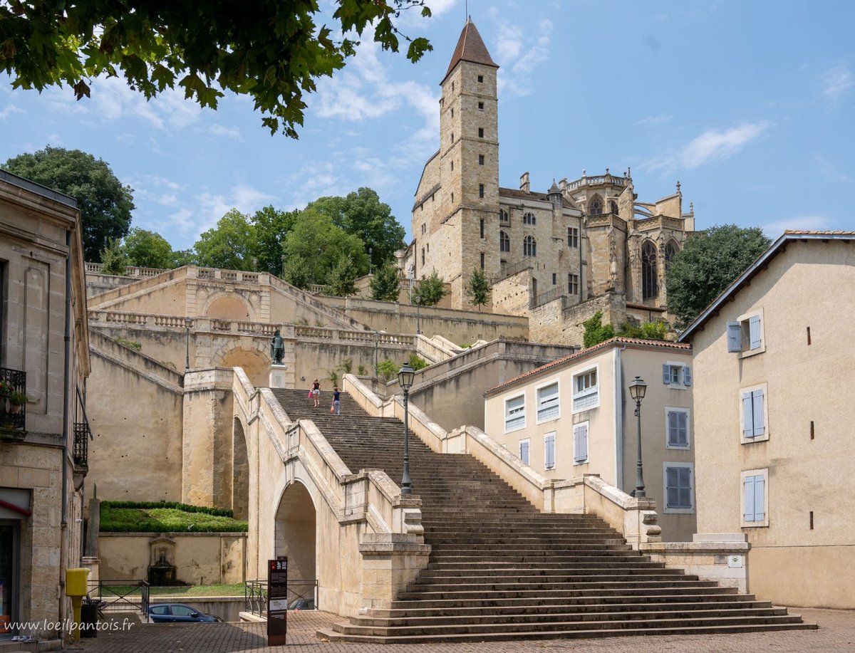The Monumental Staircase of Auch, built in the 1860s, features a statue of D’Artagnan and mosaics celebrating the city’s history.