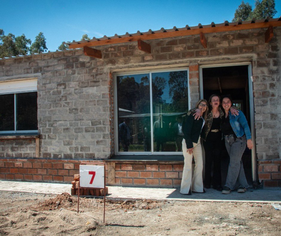 𝗖𝗲𝗿𝗿𝗼 𝗖𝗼𝗹𝗼𝗿𝗮𝗱𝗼, 𝗙𝗹𝗼𝗿𝗶𝗱𝗮 

👉 Se realizó el acto de asignación de viviendas, donde cada familia conoció, mediante sorteo, la casa que le corresponderá. 

🏡 En diciembre, inauguramos un nuevo plan de 𝟰𝟳 𝘃𝗶𝘃𝗶𝗲𝗻𝗱𝗮𝘀 𝗻𝘂𝗰𝗹𝗲𝗮𝗱𝗮𝘀 en terreno de