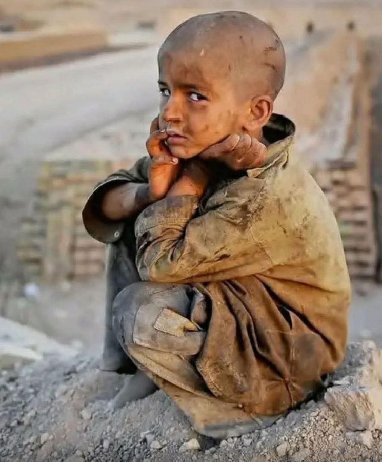 إذا انفض الناس عن غــ.. ــز ة وملوا من أخبارها

فلا تتخلى عنها حتى لو كنت وحدك💔