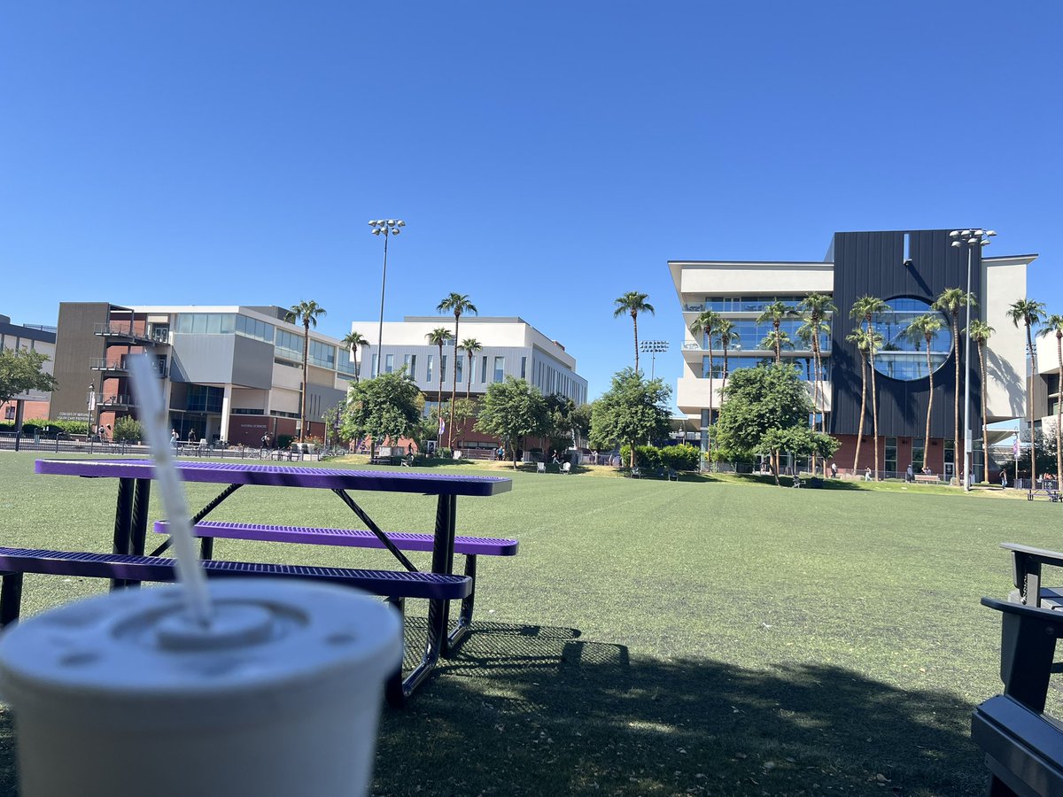 joshuacase_MET's tweet photo. First class got canceled today, but #GCU has plenty of nice shaded places to relax. https://t.co/vFBJGmHYXF