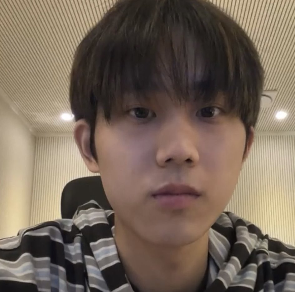 _codud0304_'s tweet image. 이거 다들 해보셧어여?…….전병웅실패햇어요첫번째는 그나마성공인데 팔에 오류나잇고ㅠ 두번째는…………흠ㅌㅌ Ai아직은아닌가부다