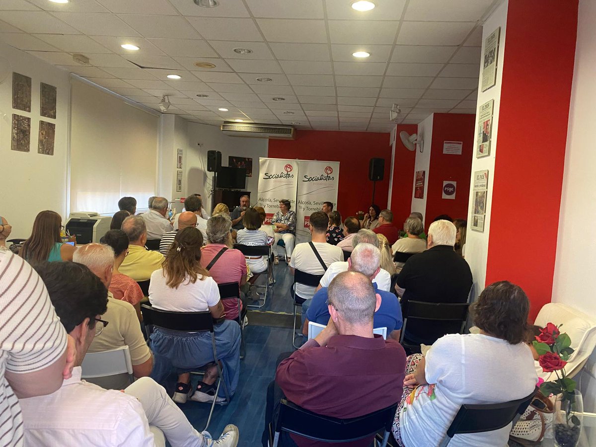 <a href="/_JuanEspadas/">Juan Espadas Cejas</a> fuimos l@s socialistas l@s que creamos la empresa pública de vivienda, Envisesa. Entendemos que el acceso a la vivienda tiene que ser más fácil. <a href="/JuanToAragon/">Juan Tomás de Aragón</a> <a href="/TeresaG42661200/">Teresa Garcia Garcia</a> <a href="/fjesus_mora/">Jesus Mora</a> Marta Alonso <a href="/psoedesevilla/">PSOE de Sevilla</a>