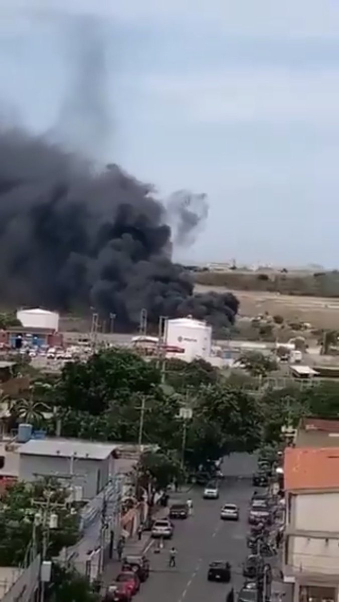InquisidorVZLA's tweet photo. El avión siniestrado en Maiquetia es el #YV3440 Bombadier Learjet 55 provenía de aeropuerto de Charallave Miranda. https://t.co/N5Gs1vrywJ
