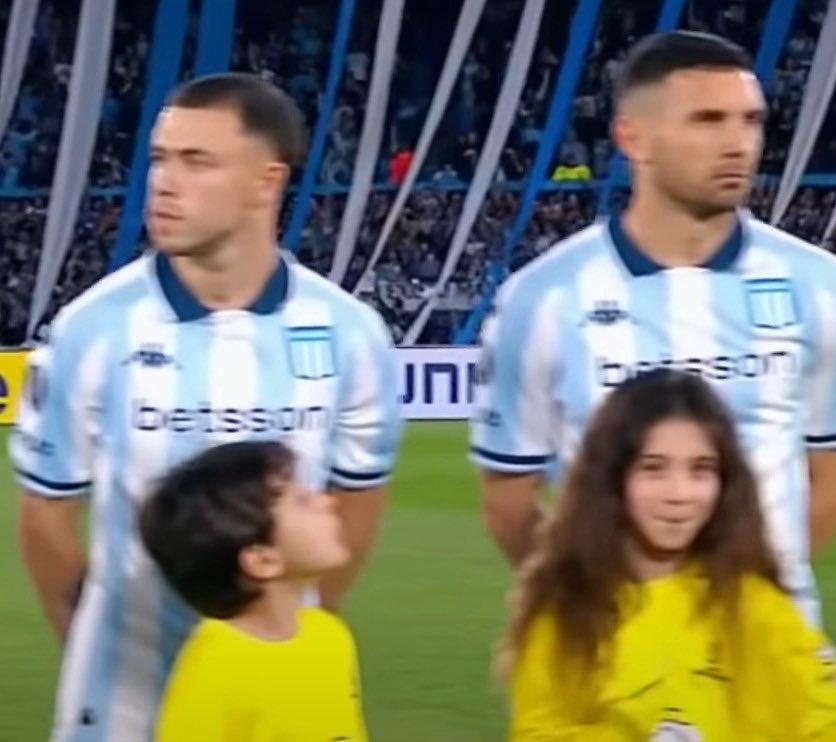 Sí nene, yo también estaría así si tuviera al lado a Dios