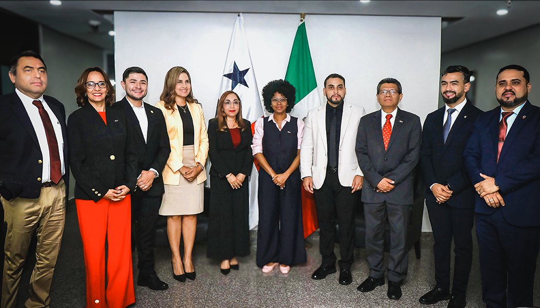 Embajada de México en Panamá (@embamexpan) on Twitter photo Por invitación de la diputada @walkiriachd, presidenta de la Comisión de Relaciones Exteriores de la <a href="/asambleapa/">Asamblea Nacional</a>, asistimos como testigos a la instalación del Grupo de Amistad Interparlamentario Panamá–México, en la que fue juramentado como presidente el diputado <a href="/gnz_jorge/">JorgeAlberto</a>. Por invitación de la diputada @walkiriachd, presidenta de la Comisión de Relaciones Exteriores de la <a href="/asambleapa/">Asamblea Nacional</a>, asistimos como testigos a la instalación del Grupo de Amistad Interparlamentario Panamá–México, en la que fue juramentado como presidente el diputado <a href="/gnz_jorge/">JorgeAlberto</a>.