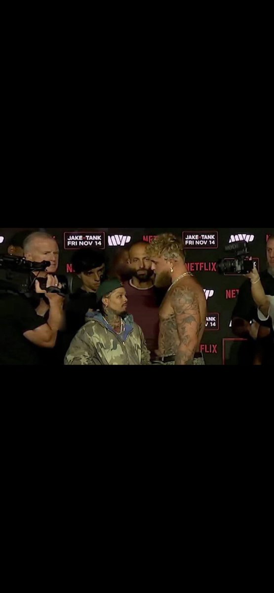 mikehoncho12369's tweet image. Fight an active consistently fighting boxer your size, otherwise you just look like a clown no one’s gonna respect you after this fight @jakepaul