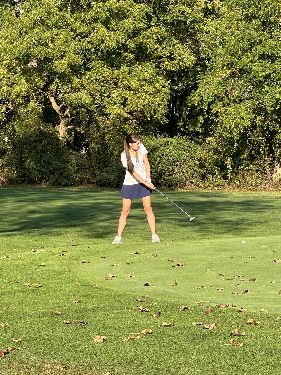 JV wrapped up their season with a 188-184 loss to Rocky River on Tuesday at NOGC. The team was led by Julia Kassay (43), Ava Montonaro (48), Makayla Quinones (48) and Addisyn Ritchie (49). Great season ladies!!