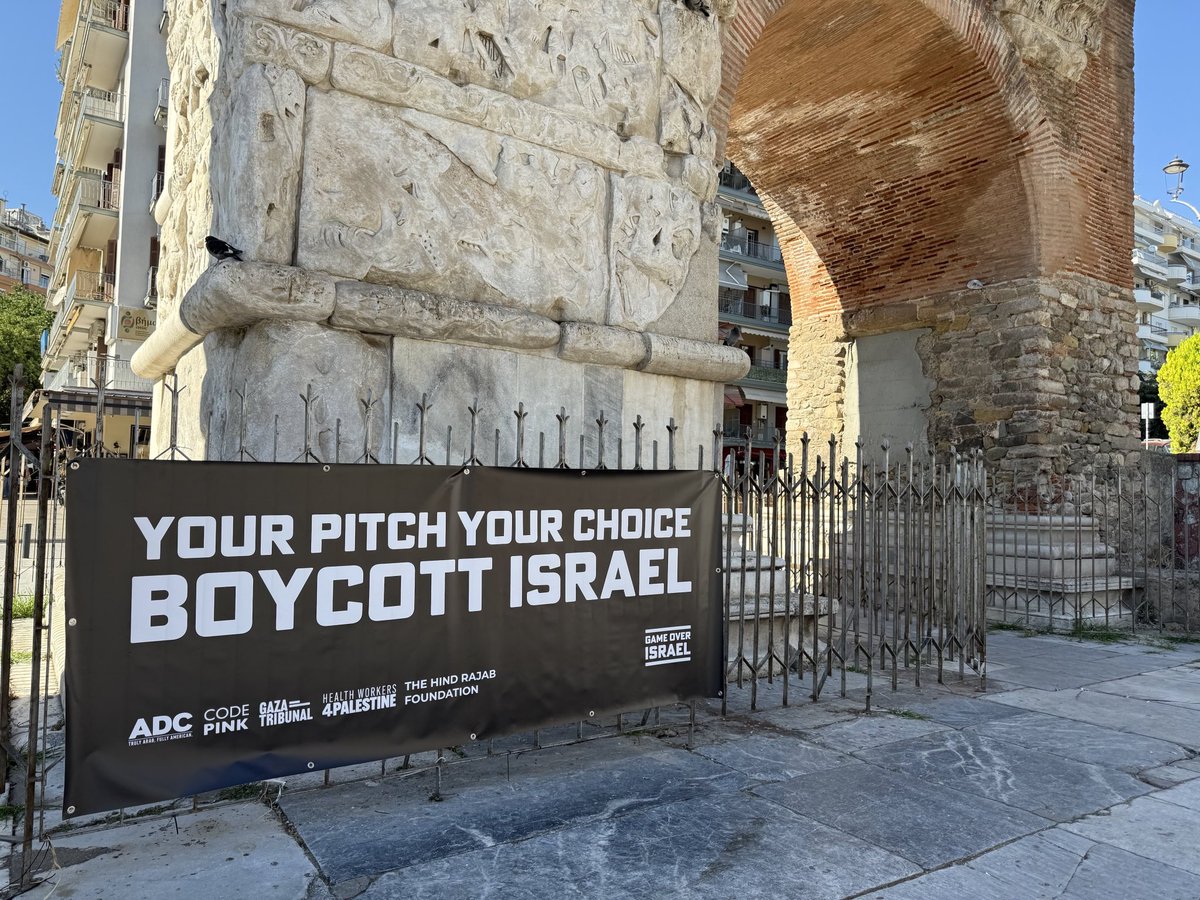 GREECE SAYS—Game Over Israel! Local protestors and the @marchtogaza_greece team showed up to the match between POAK and Maccabi Tel Aviv to demand a boycott of Israeli football players. JOIN THE MOVEMENT. FLOOD THE FEDERATION AND DEMAND ACTION NOW! 

#GameOverIsrael