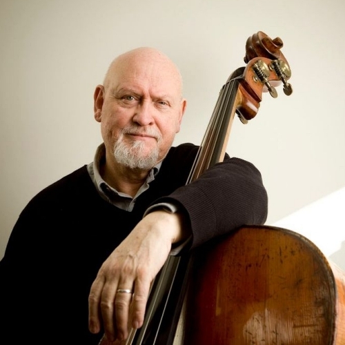 MusicNewsWeb's tweet image. Legendary bassist and Pentangle founder Danny Thompson died aged 86 - #DannyThompson #Pentangle
Read the full article here: ift.tt/5Tcj8sy
More on Music-News.com