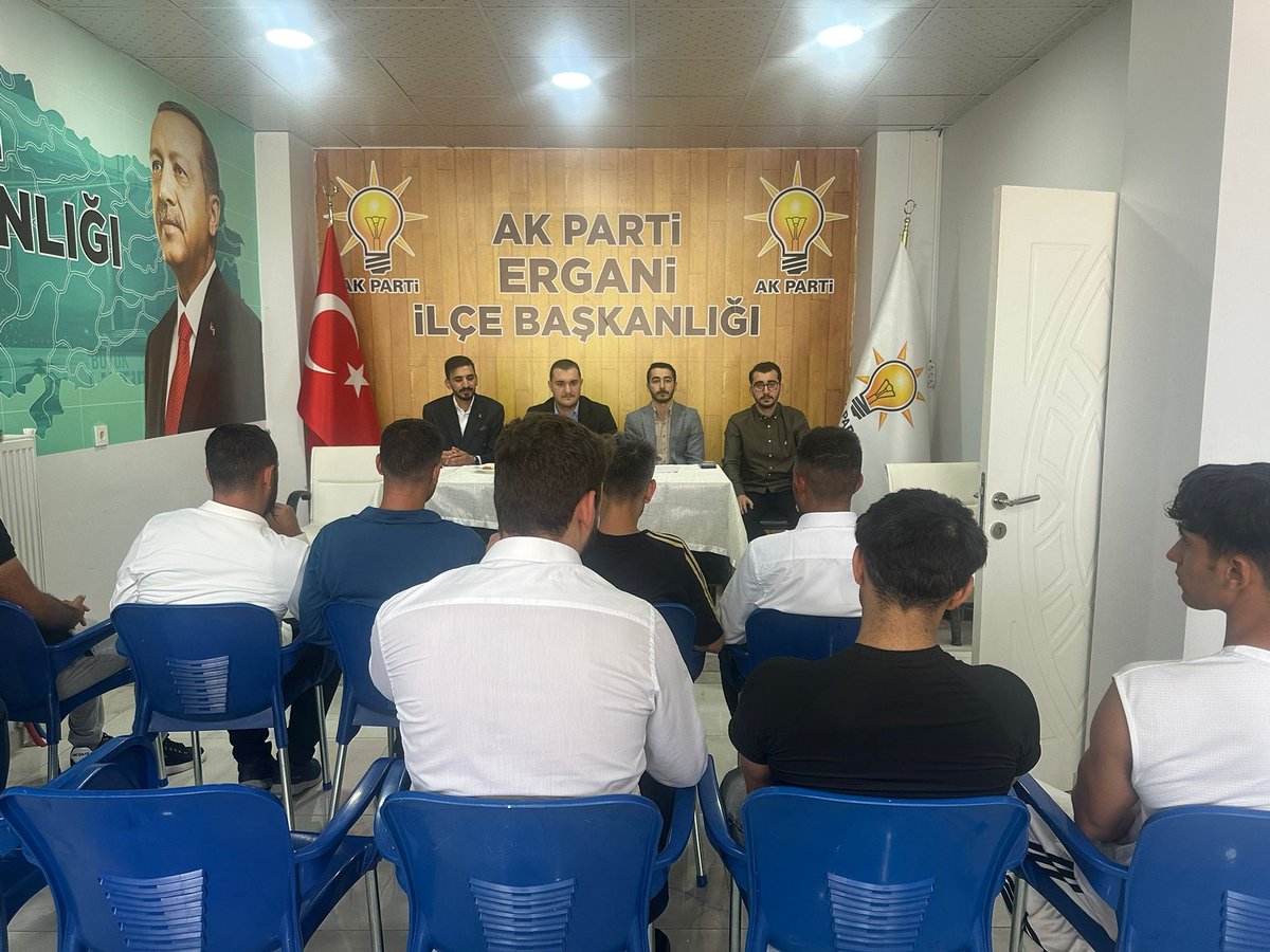 Gençlik Kolları MKYK Üyemiz Ömer Faruk Alkan, Komisyon üyemiz Cüneyt Yıldırım’ın katılımı ile, Ergani İlçe Yönetim Kurulu Toplantımızı gerçekleştirdik.

Ergani’de gençliğin heyecanı, davamızın enerjisiyle bir aradaydık. 

Toplantımızın hayırlara vesile olmasını diliyoruz.