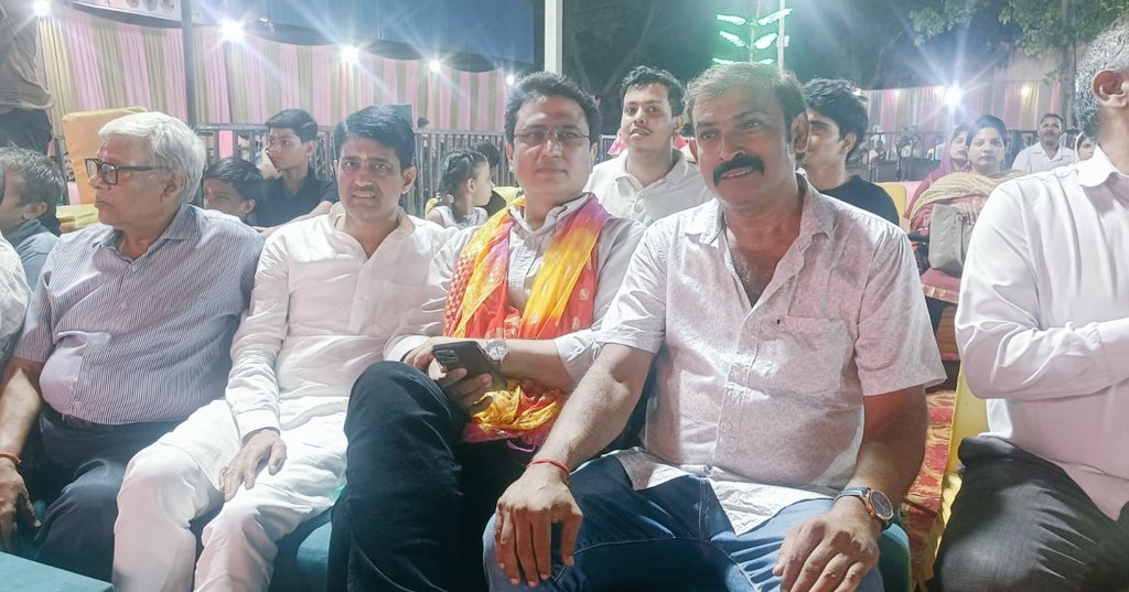 पटपड़गंज गांव के  श्री धार्मिक रामलीला मंडल, द्वारा आयोजित भव्य रामलीला मंचन में हाजिरी लगाई।

वर्षों से गांवों की गलियों से लेकर शहरों के चौक-चौराहों तक रामलीला का मंचन होता आया है। यह न केवल भक्ति का प्रतीक है। बल्कि नैतिकता, एकता और अधर्म पर धर्म की विजय का संदेश भी देता है।