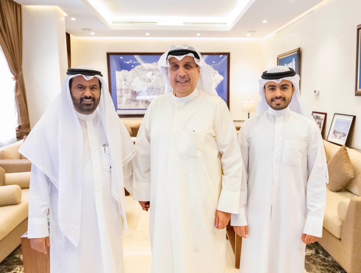 تشرفت صباح اليوم
انا وأبني المهندس/ فواز جاسم المسيلم 
بلقاء معالي وزير شؤون الديوان الأميري 
الشيخ/#حمد_جابر_العلي_الصباح
حيث كان لقاء أخوياً عامراً بالمحبة والترابط، واستقبالاً كريماً، يعكس الترابط والمحبة بين جميع أطياف المجتمع الكويتي
أشكر معاليه على حسن الاستقبال وكرم اللقاء