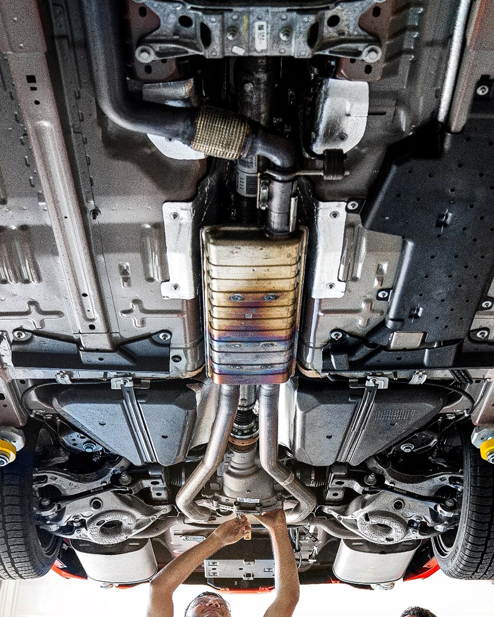 UTITweet's tweet image. Take a look at this car&apos;s undercarriage. 🚘⚙️ Have you ever trained on any of these parts? #Auto #AutoLife #AutoTech