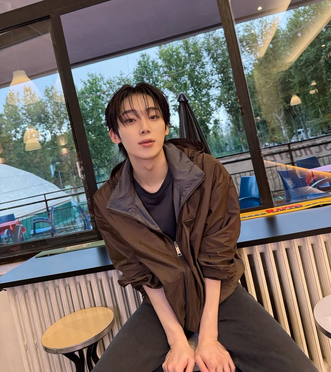 ctrlhee's tweet image. damn hi beautiful