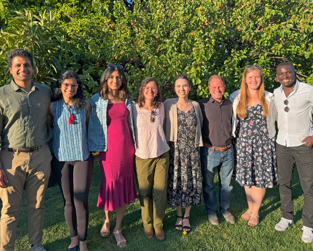 Stanford_ID's tweet image. Earlier this summer we brought together fellows from across all classes at the Fellows’ College orientation dinner! The 2025–26 College Council is excited to carry this spirit forward with mentorship, career development, and community building. 🍴🎉