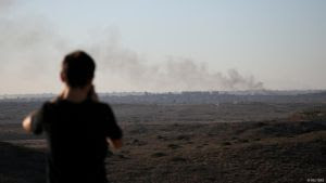 Krieg als Spektakel? Tourismus am Gazastreifen, die neue Form des altbekannten Katastrophentourismus oder des Gaffertums bei Unfällen usw.??? 
dw.com/de/krieg-als-s…