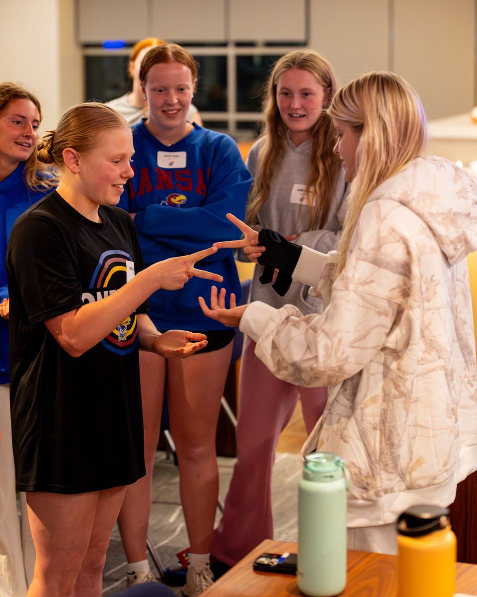 Getting reconnected with our new Jayhawks at our Leadership Academy Mentor Program session last night! 

#KULeads #Leadership #RCJH