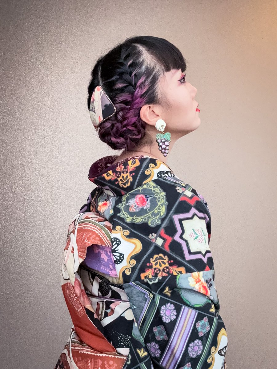 早起きで軽井沢です⛰️仕事をすべくPC抱えてるけど。 <a href="/TheaterINVI/">Theater INVI</a> さんのマジョリカタイルおろしました🦋ゴールドっぽいオレンジが、ゴージャスなハロウィンみもありますね🎃お供はデコな帯に<a href="/conocomade/">𝐜𝐨𝐧𝐨𝐜𝐨</a> さんの <a href="/kimonoyatento/">kimono tento</a> さんコラボ葡萄イヤリング、 <a href="/You20210807/">You(ぬのうさぎ)</a> さんのヘアクリップです。