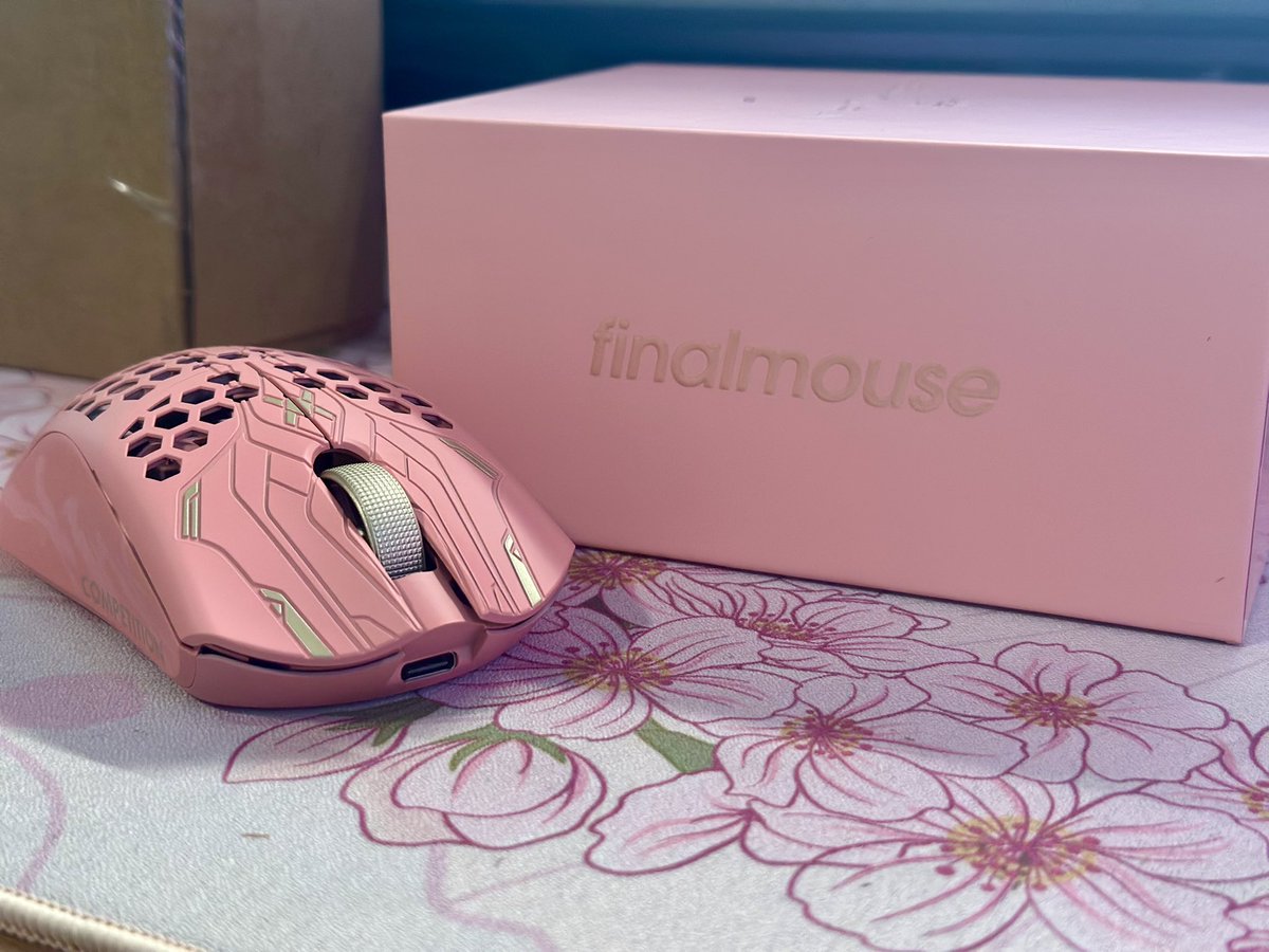 mimidabs's tweet image. She’s here! @finalmouse 🌸💕