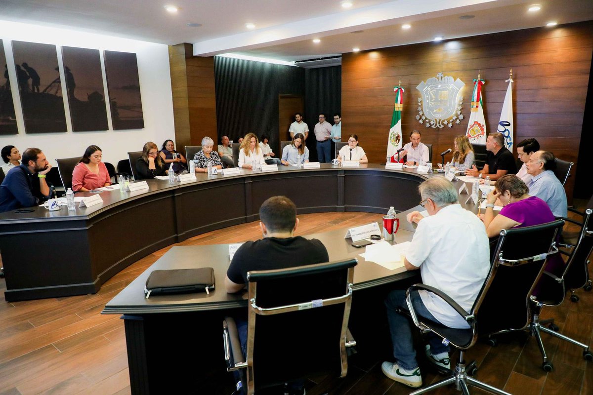 JM_UNANUE's tweet photo. Desde el Cabildo seguimos impulsando acciones para que @_BocadelRio siga siendo la mejor ciudad de Veracruz. 

¡Buen día para todos! https://t.co/ztpsy8DV4n