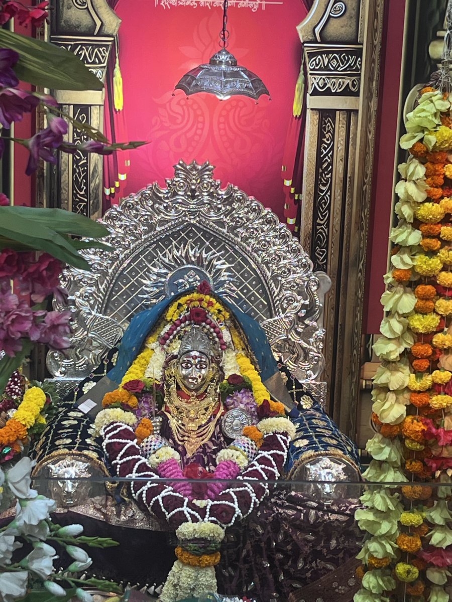 NDNalawde's tweet photo. शारदीय नवरात्री च्या ३ दिवशी रत्नागिरी जिल्ह्यातील खेड भरणे येथील माझ्या आजोळची ग्रामदेवता श्री देवी काळकाई मातेचं दर्शन व आशीर्वाद घेतले .. https://t.co/QeiOkUj2XF