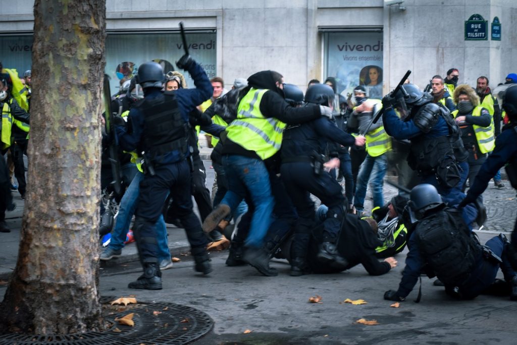 Enjoy The Silence 1 | "Jeder Aufstand trägt seine Niederschlagung, zumindestens im berechenbaren Modell, selbst in sich, sein Erfolg hängt also nicht mehr länger von seinen Möglichkeiten zur Tarnung...sondern im Durchbrechen der zu erwartenden Ereignisse." lotzerswelt.noblogs.org/post/2025/09/2…