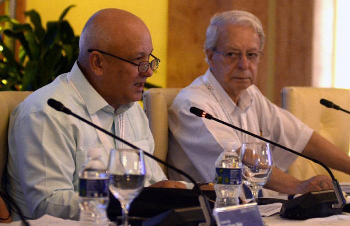 🇨🇺🇧🇷📈| Wellington Dias, ministro de Desarrollo y Asistencia Social, Familia y Lucha contra el Hambre de Brasil, transmitió el apoyo del Gobierno brasileño para acompañar a Cuba en el impulso a su desarrollo.

🔗 acortar.link/Whnr3k