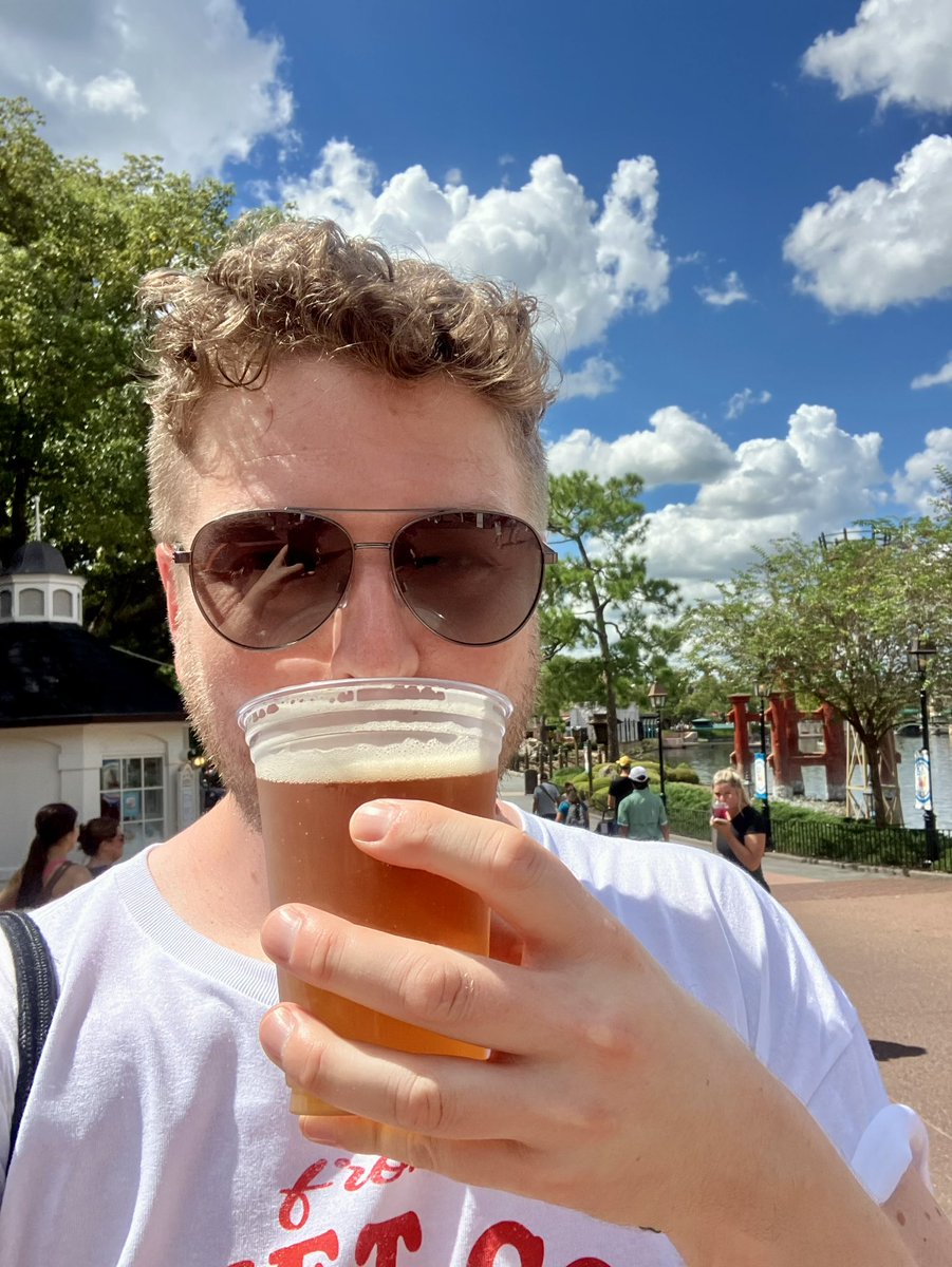 First drink in Epcot 🍻