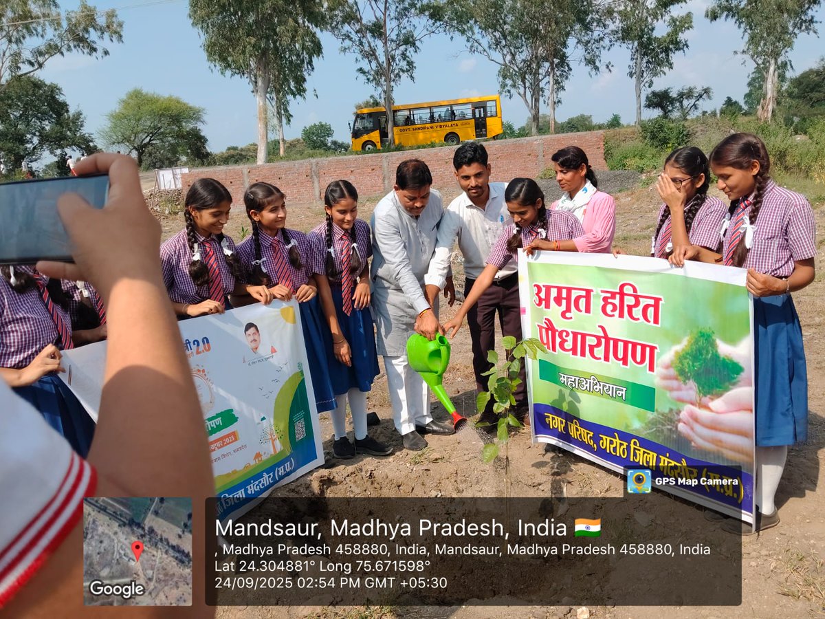 GarothULB's tweet photo. स्वच्छता ही सेवा 2025 राष्ट्रव्यापी अभियान अंतर्गत आज दिनांक दिनांक 24 सितंबर 2025 को नगर परिषद गरोठ के बोलिया रोड पर स्थित ट्रेंचिंग ग्राउंड पर नगर के स्कूल के छात्र-छात्राओं का विजिट कार्यक्रम स्वच्छता संवाद संपन्न हुआ। https://t.co/9WHBmLtq4J